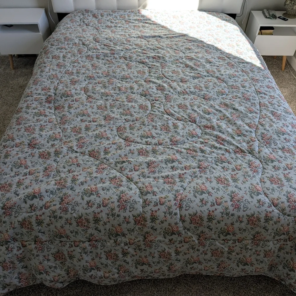 Liz Claiborne Liz at Home Reversible Cream Blue Floral Comforter Vintage 96x84